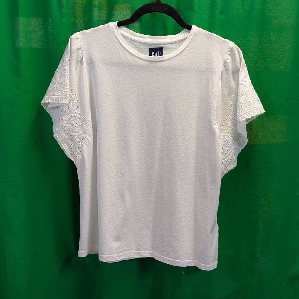 Gap White Top Size Large With Eyelet Butterfly Sleeves